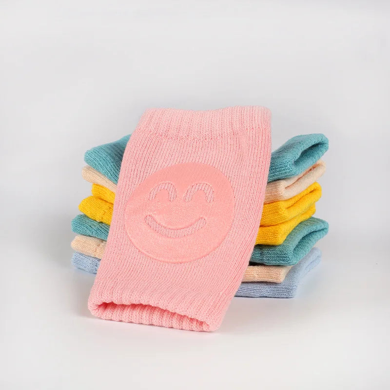 Daliona baby knee pads for safety and comfort, featuring soft cushioning and adjustable straps for protection during crawling.